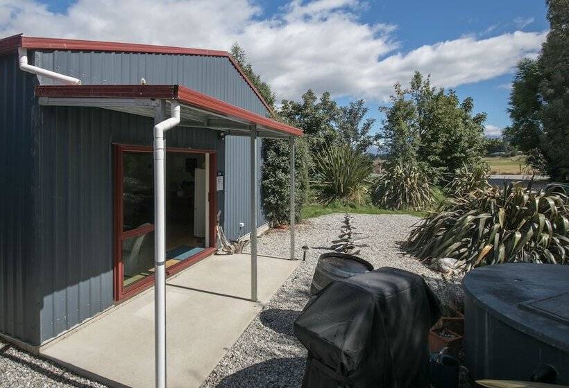 ホテル Oasis Yurt Lodge