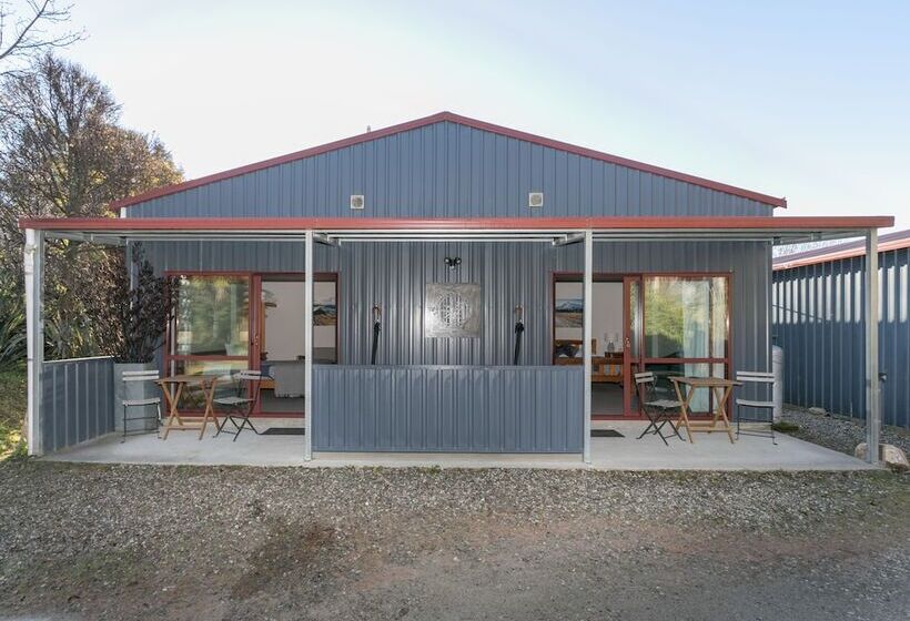 ホテル Oasis Yurt Lodge