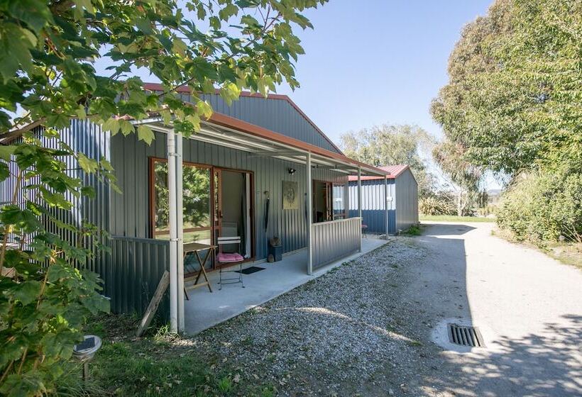 ホテル Oasis Yurt Lodge