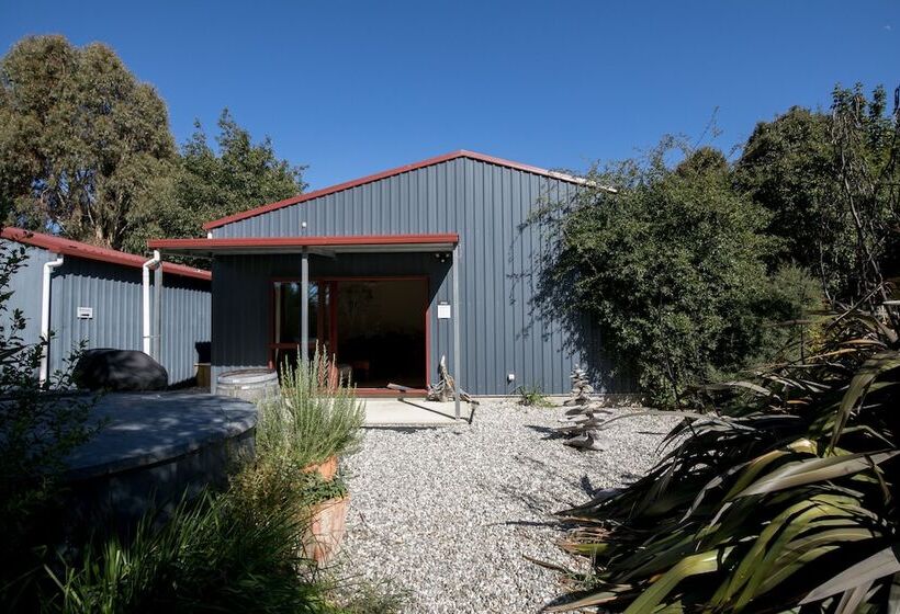 ホテル Oasis Yurt Lodge