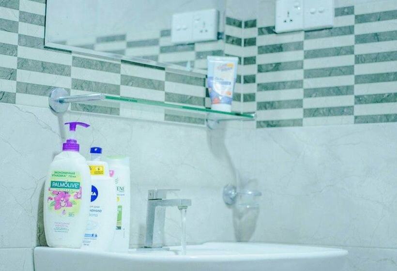 Отель Winee's Lodge