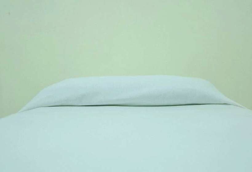 Отель Winee's Lodge