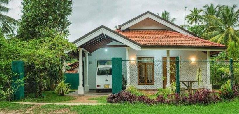 Отель Winee's Lodge