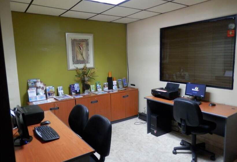 Aparthotel Sevilla Suites