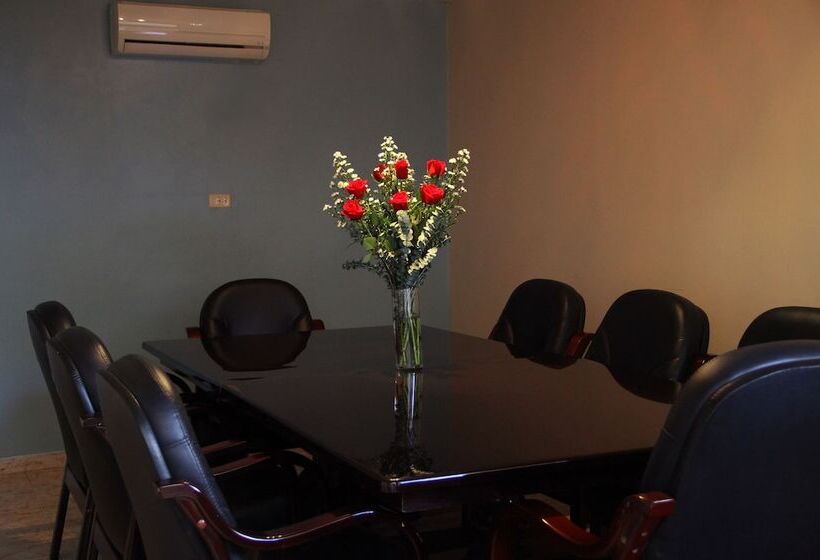 Aparthotel Sevilla Suites