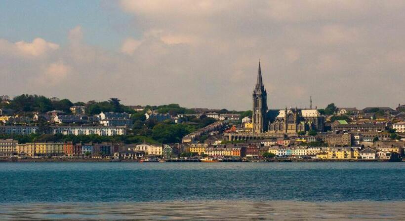 Bella Vista Hotel & Self Catering Suites