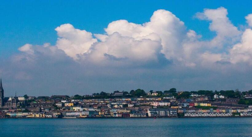 Bella Vista Hotel & Self Catering Suites