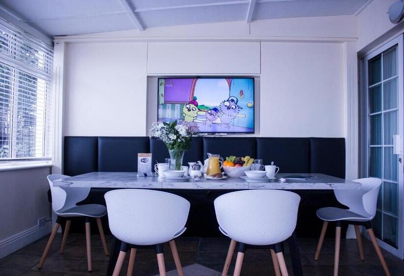 Bella Vista Hotel & Self Catering Suites