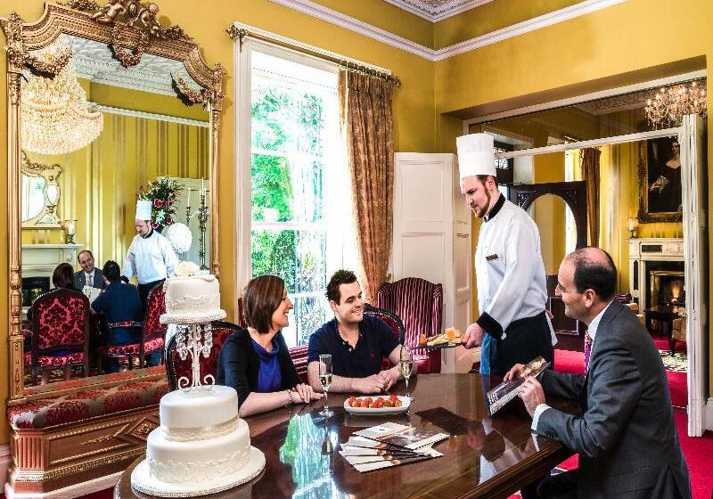 Cork S Vienna Woods Hotel & Villas