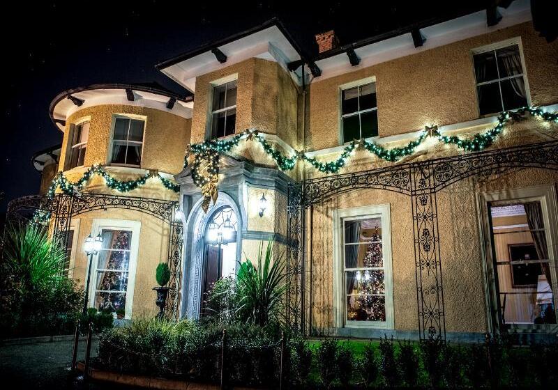 Cork S Vienna Woods Hotel & Villas