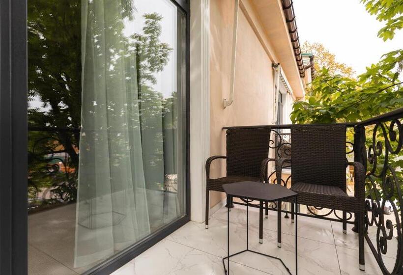 هتل Arcadia Plaza