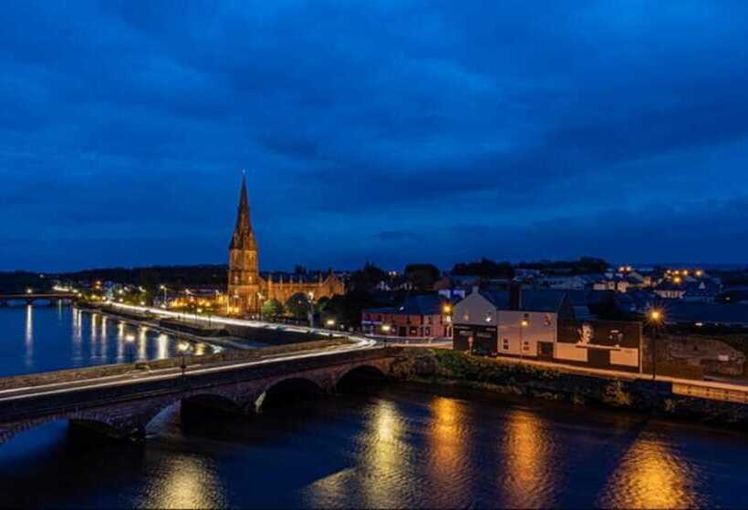 בית מלון כפרי Ballina Manor