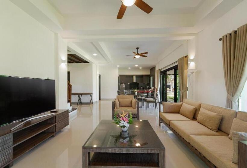 호텔 Banyu Biru Villa