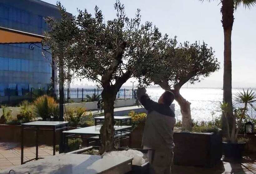 هتل Barcelo Concorde Les Berges Du Lac