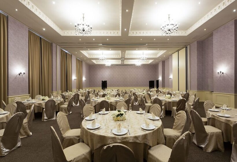 هتل Barcelo Concorde Les Berges Du Lac