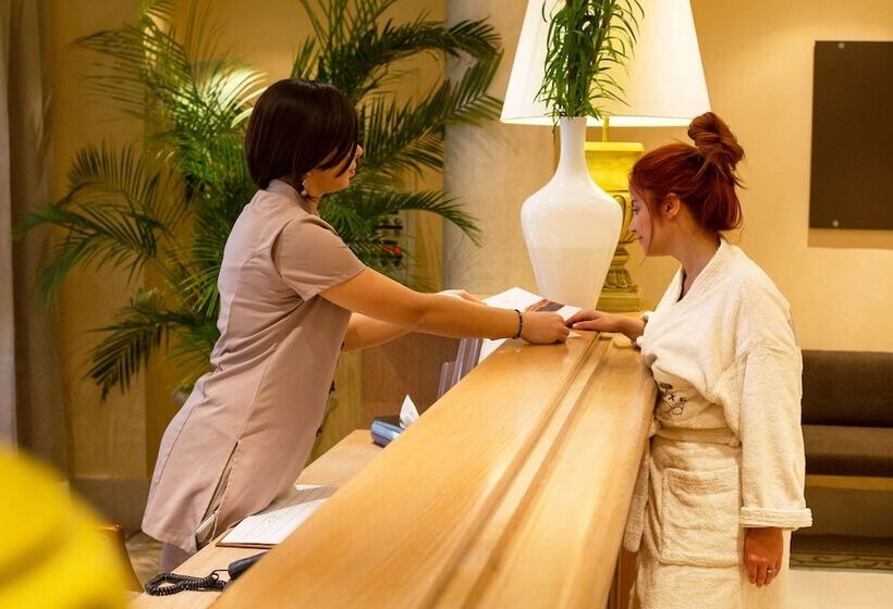 هتل Barcelo Concorde Les Berges Du Lac