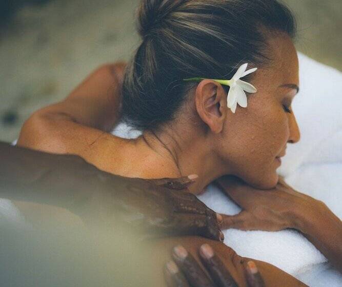 هتل Breakas Beach Resort