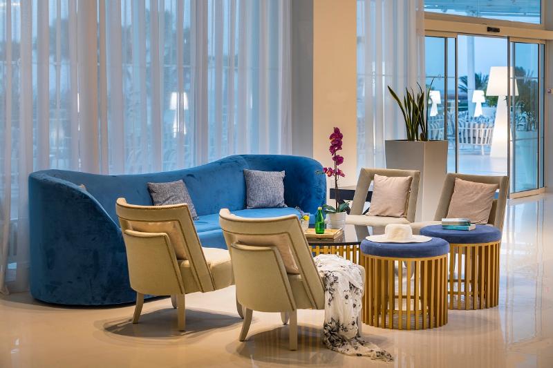 Отель Constantinos The Great Beach