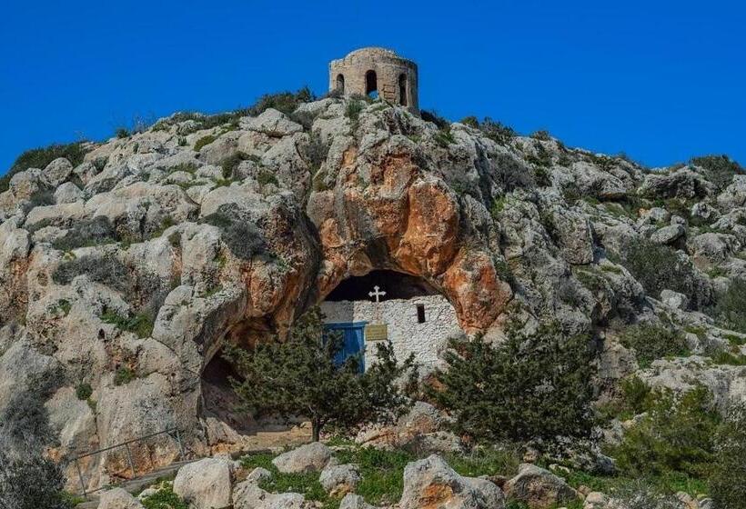 Отель Constantinos The Great Beach