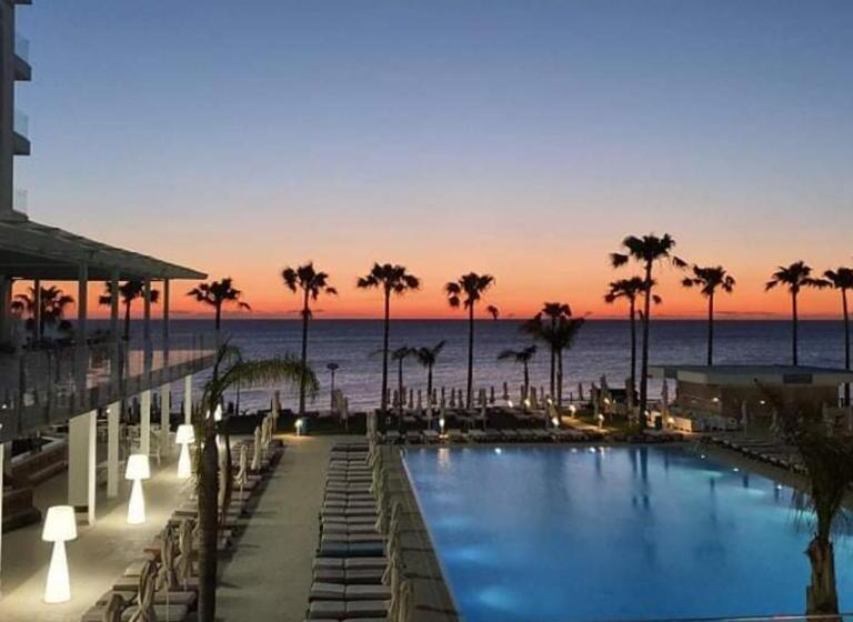 Отель Constantinos The Great Beach