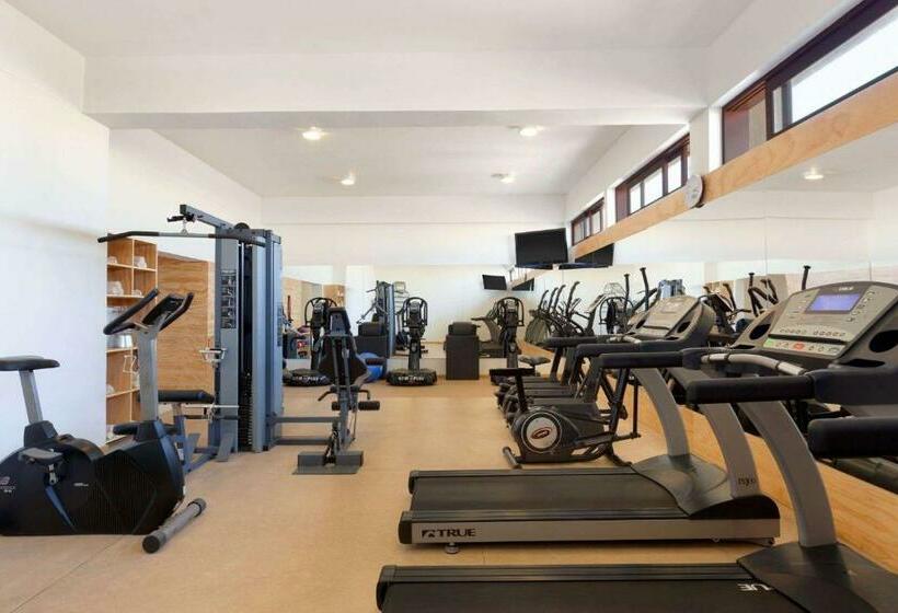 Отель Costa Del Sol Wyndham Trujillo