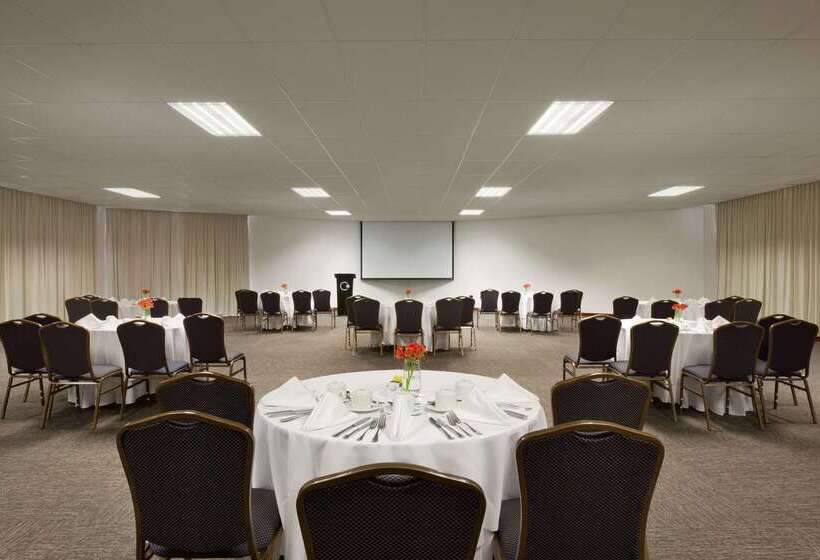 Отель Costa Del Sol Wyndham Trujillo