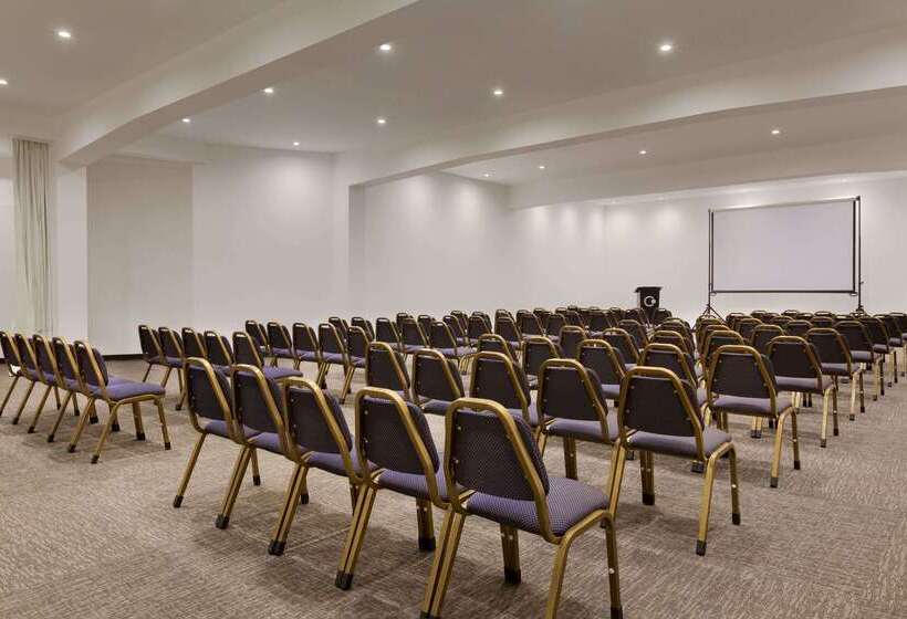 Отель Costa Del Sol Wyndham Trujillo