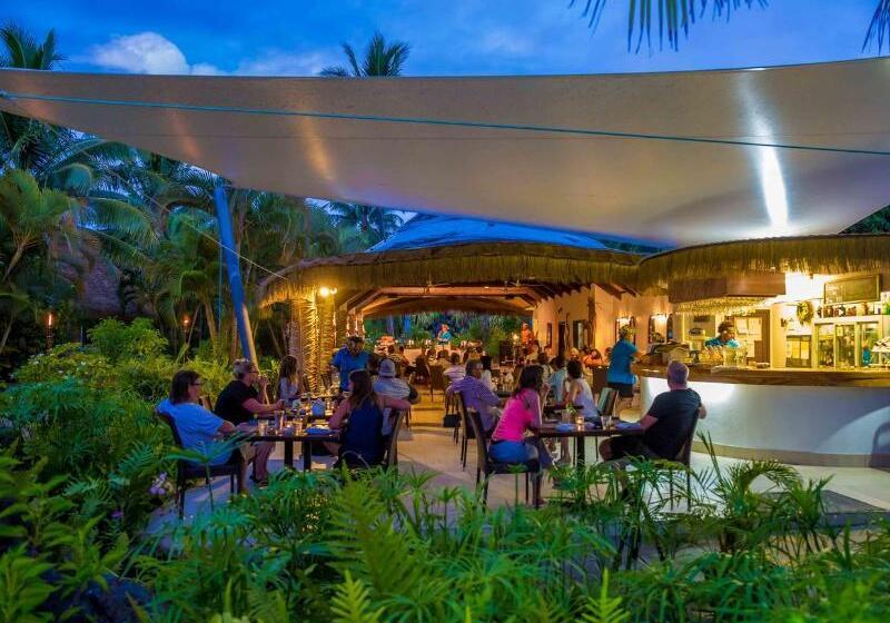 호텔 Crown Beach Resort & Spa