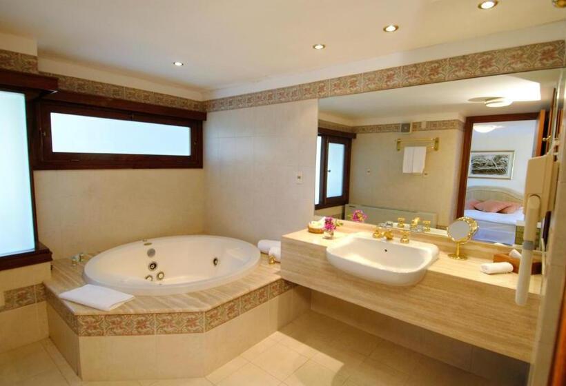 هتل Del Lago Golf & Art Resort