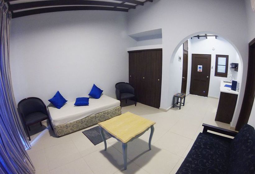 호텔 Latchi Family Resort