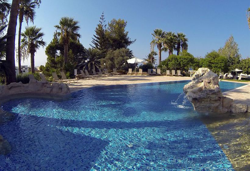 호텔 Latchi Family Resort