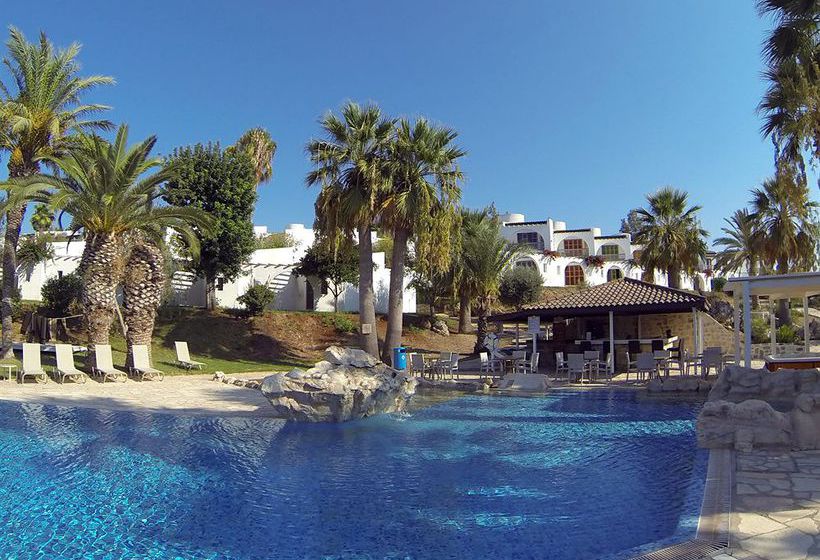 酒店 Latchi Family Resort