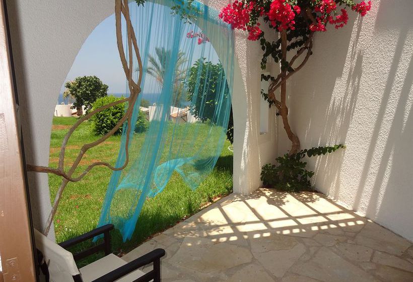 호텔 Latchi Family Resort