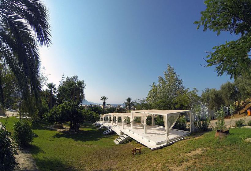 호텔 Latchi Family Resort