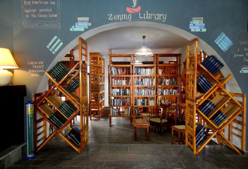 호텔 Latchi Family Resort