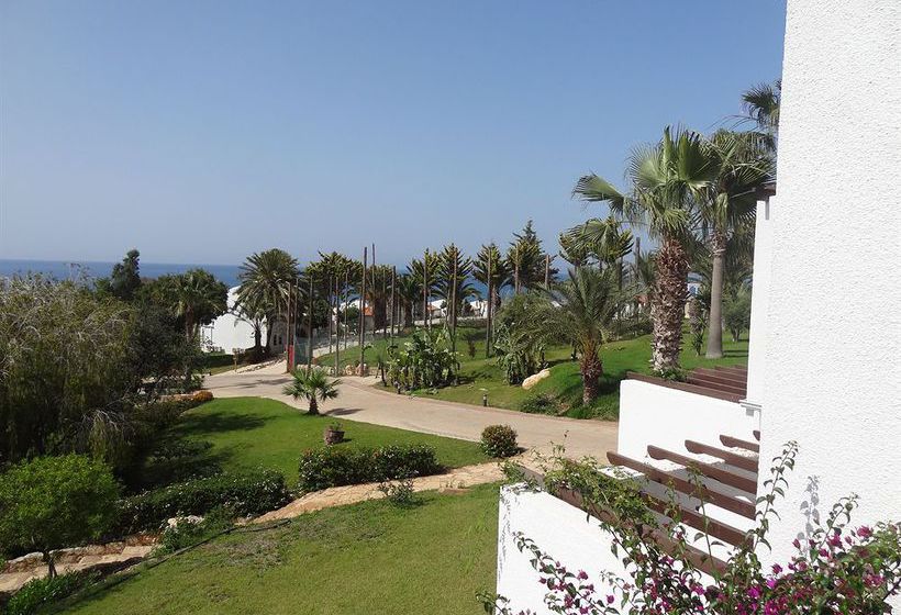 호텔 Latchi Family Resort