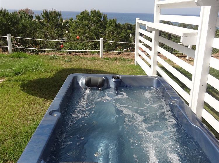 호텔 Latchi Family Resort