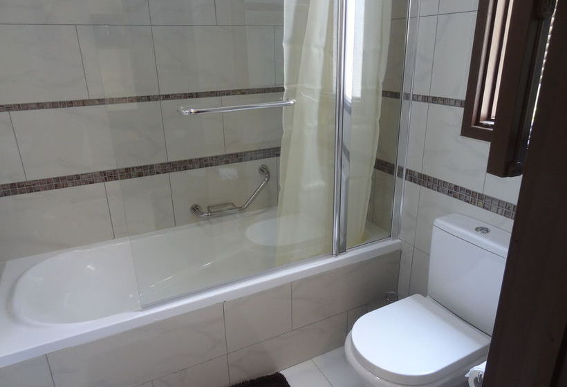 호텔 Latchi Family Resort