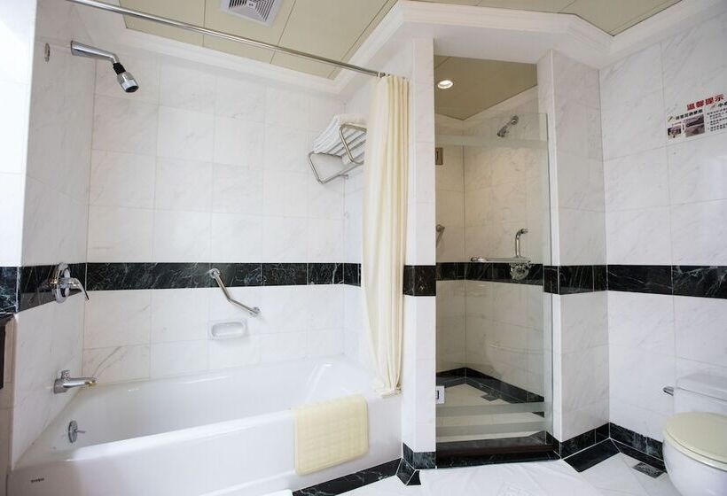 هتل Golden Crown China