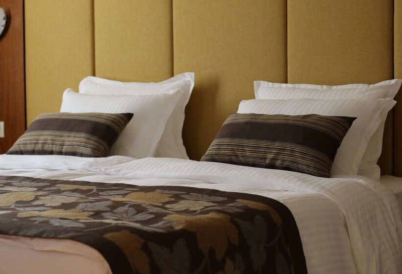 בית מלון כפרי Golden Tulip Varna