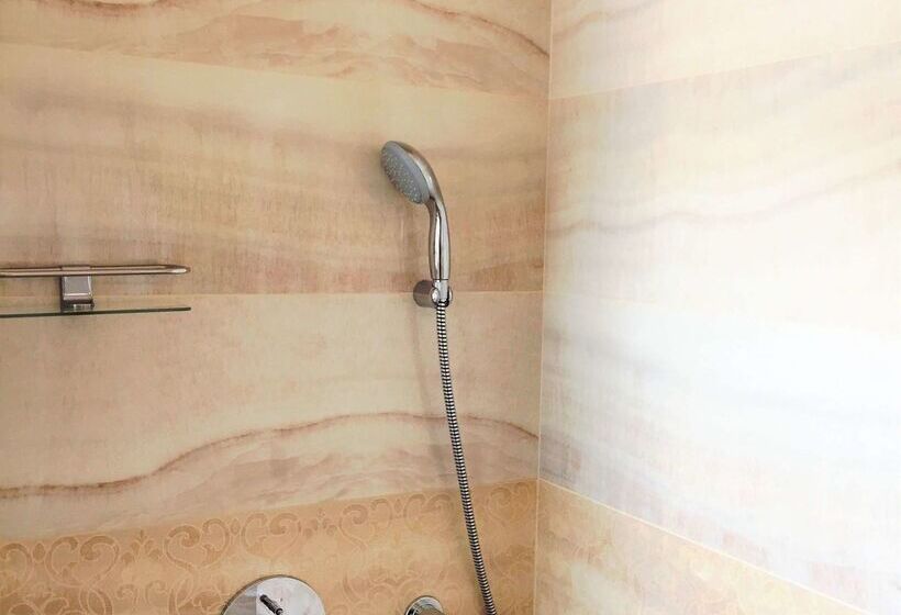 בית מלון כפרי Golden Tulip Varna