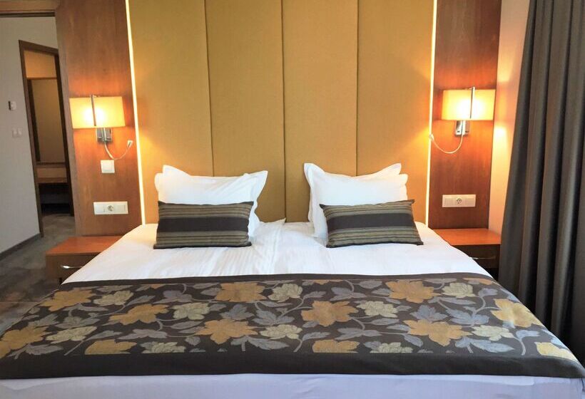 בית מלון כפרי Golden Tulip Varna