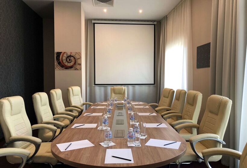 בית מלון כפרי Golden Tulip Varna