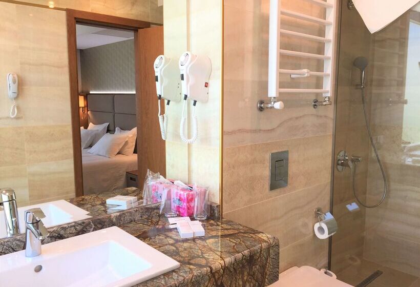 בית מלון כפרי Golden Tulip Varna