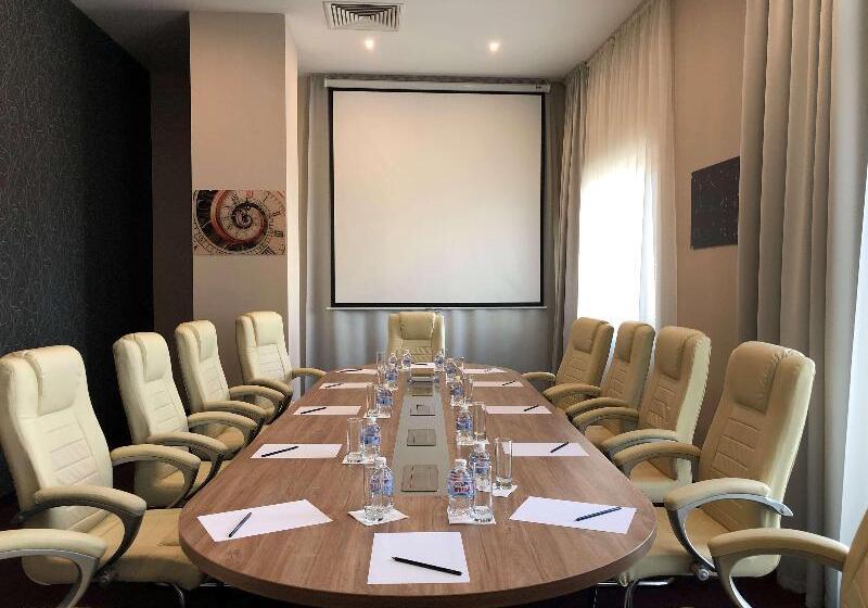 בית מלון כפרי Golden Tulip Varna