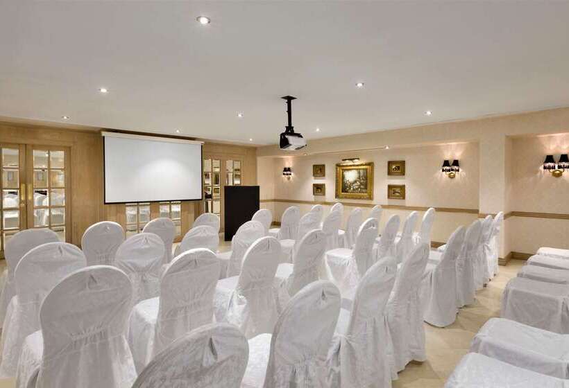 هتل Hawthorn Suites By Wyndham Al Khobar