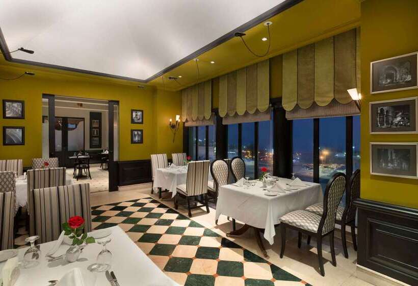 هتل Hawthorn Suites By Wyndham Al Khobar