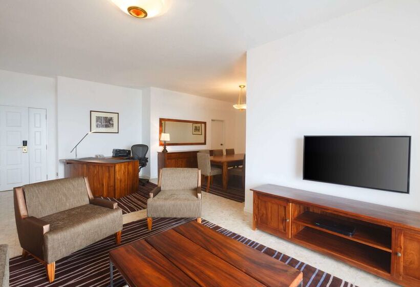 בית מלון כפרי Hilton Colombo Residence