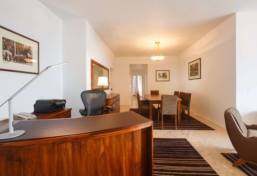 בית מלון כפרי Hilton Colombo Residence