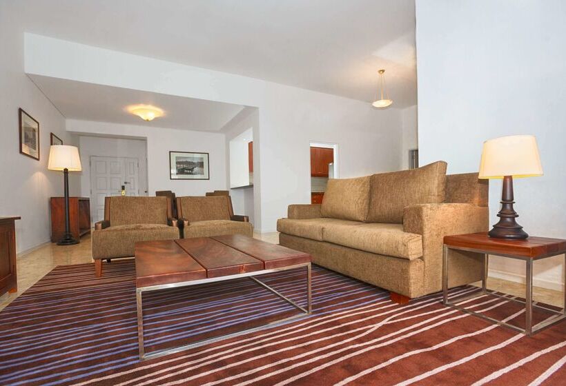 בית מלון כפרי Hilton Colombo Residence